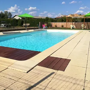 Mas Du Droulet Piscine Chauffée Hébergement de vacances